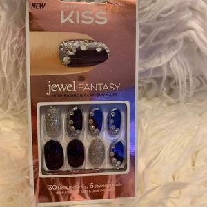 KISS GLUE ON NAILS with Jewels